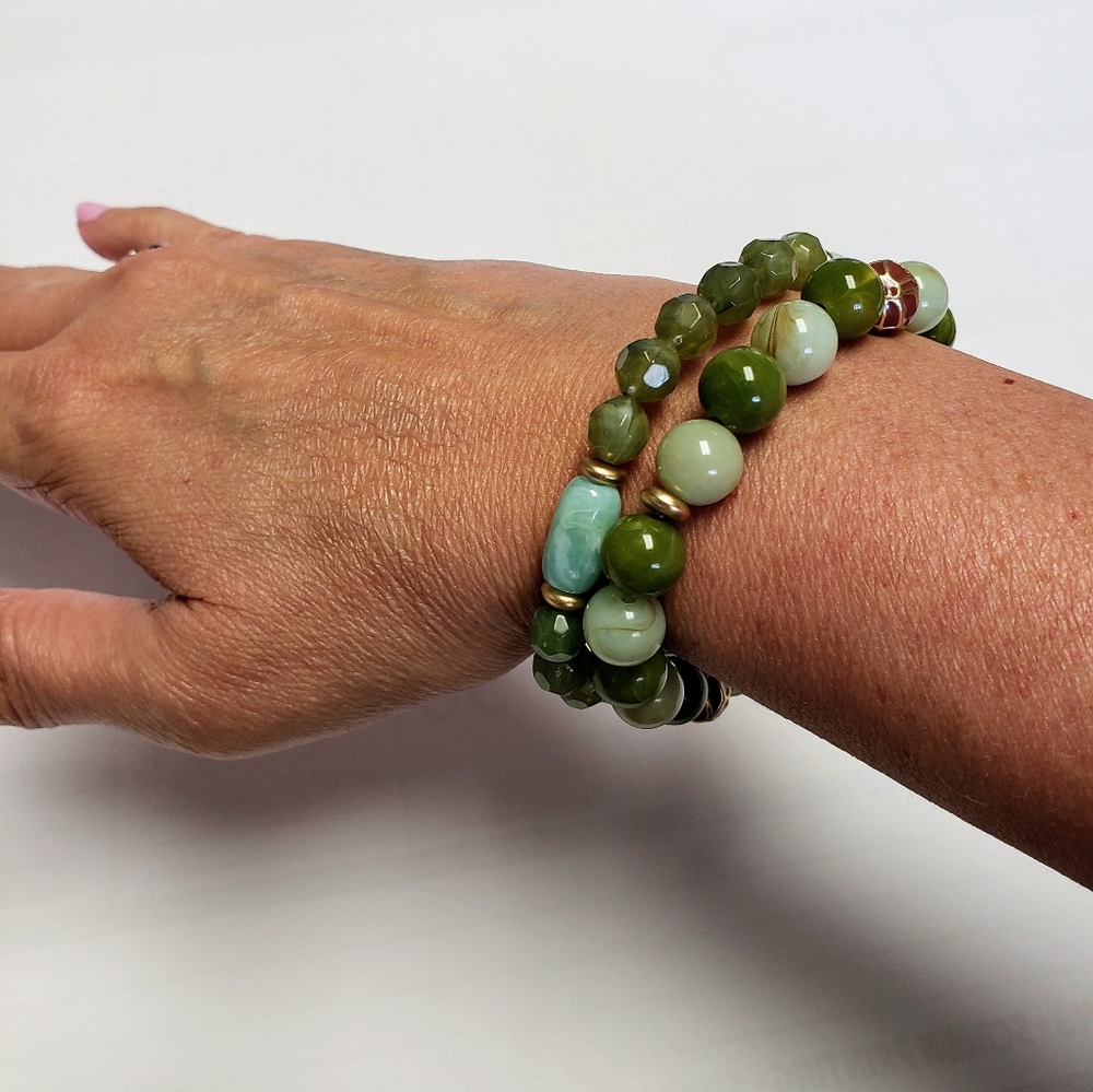 Avon stretch bracelets. Four. Shades of green. - Picture 5 of 10